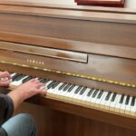 🎹 Descubre el piano Yamaha LU-101: ¡Calidad y elegancia en armonía!