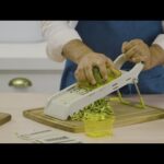 🎶 Descubre la melodía de la cocina con la 🍽️ Mandolina Casaideas: ¡Disfruta de cortes perfectos en tus preparaciones! 🥗✨