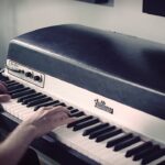 🎹 ¡Descubre el encanto vintage del piano Fender Rhodes! Guía completa y recomendaciones