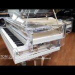 🎹✨ Descubre los encantadores pianos transparentes: ¿arte o innovación musical?